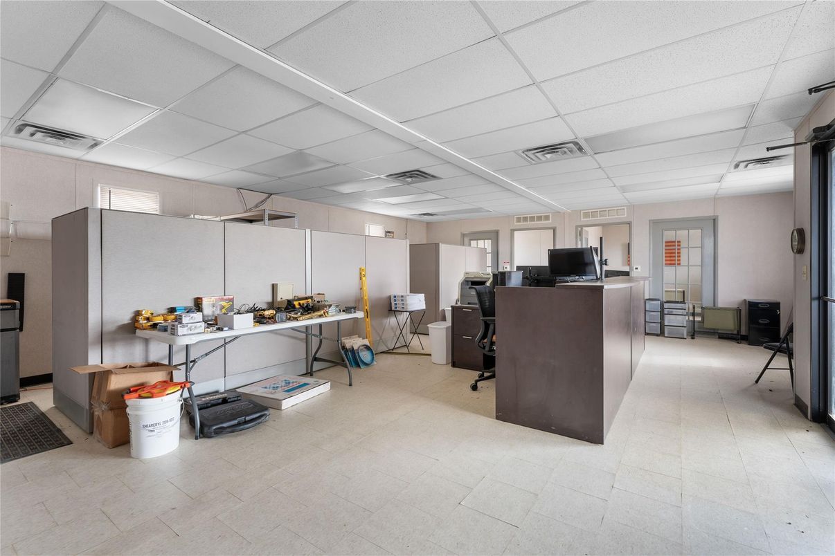 Home Office, Interior