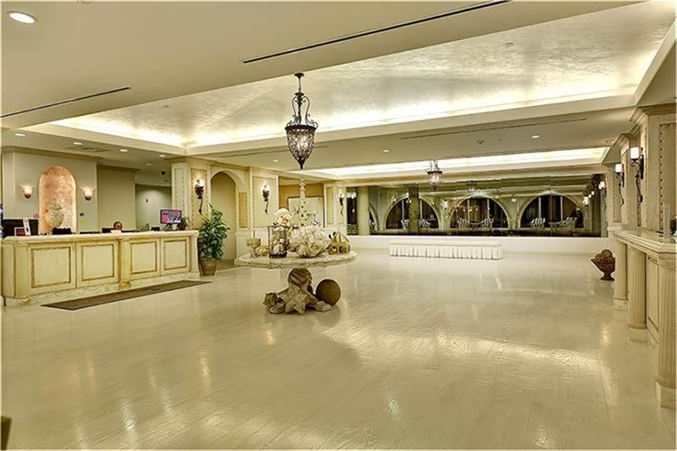 Interior, Pendant Lights, Recessed Lighting, Wood Texture Flooring