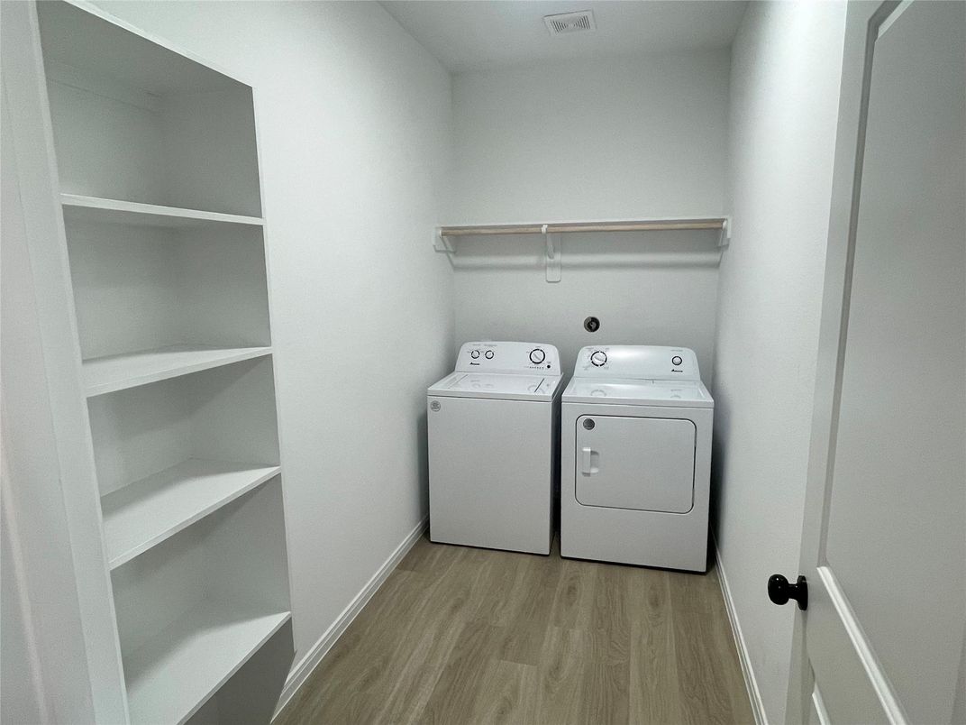 Interior, Utility Closets, Washer, Wood Texture Flooring