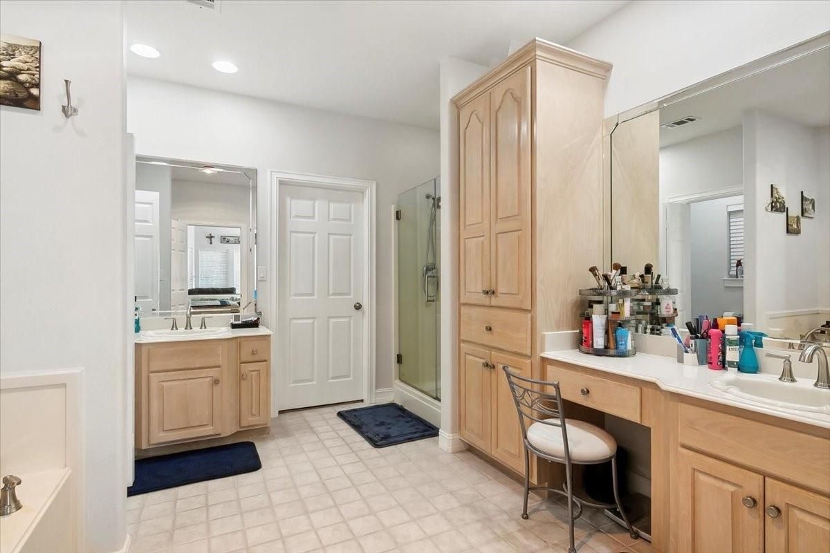 Bathroom, Interior, Recessed Lighting