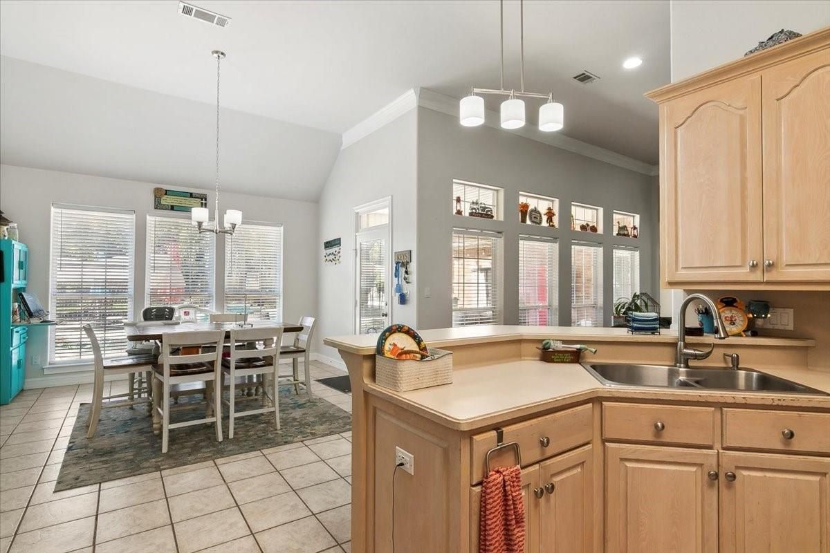 Chandelier, Dining room, Interior, Kitchen, Pendant Lights, Recessed Lighting