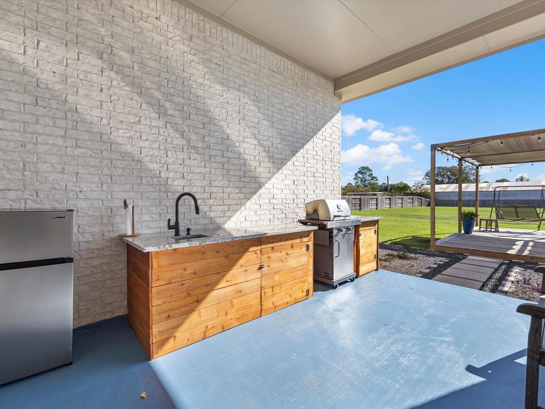 Exterior, Outdoor Kitchen