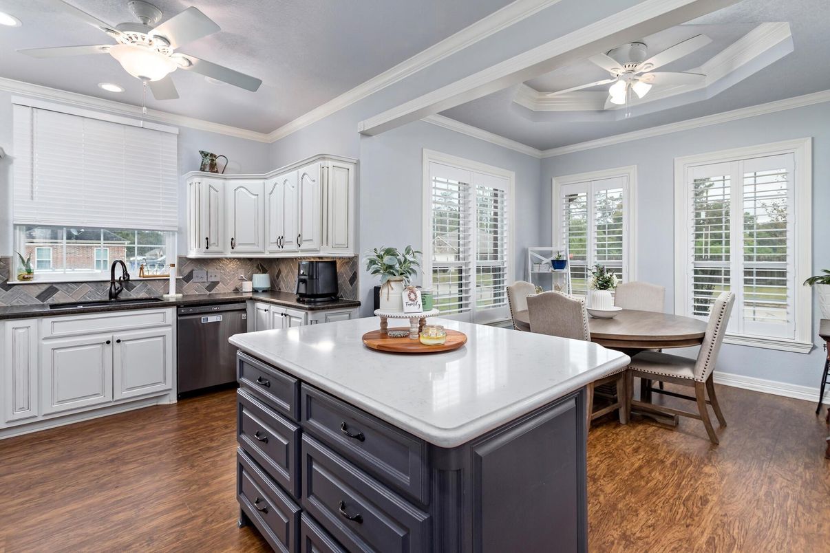 Dining room, Interior, Kitchen, Recessed Lighting, Wood Texture Flooring