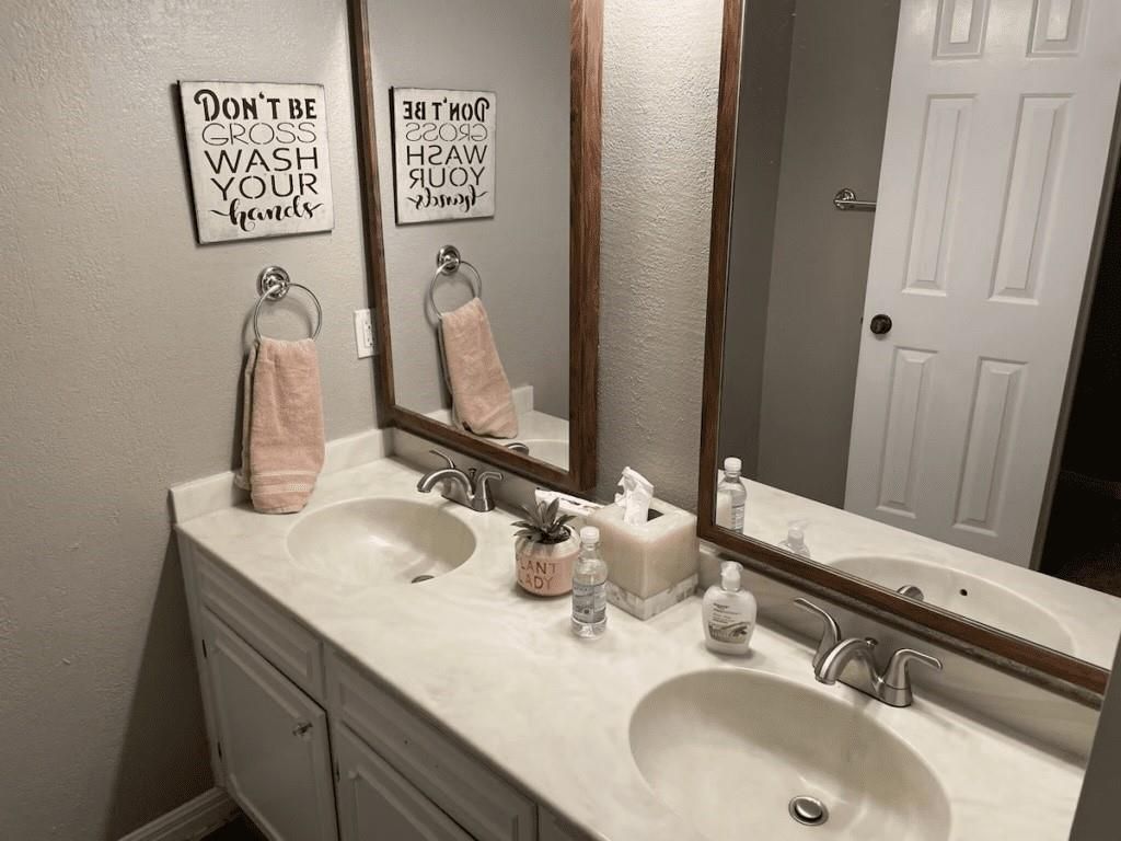 Bathroom, Dual Sink Vanities, Interior