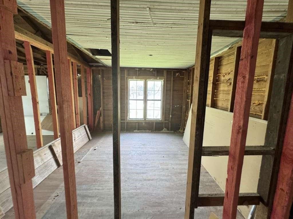 Empty room, Interior, Wooden Beams, Wooden Walls