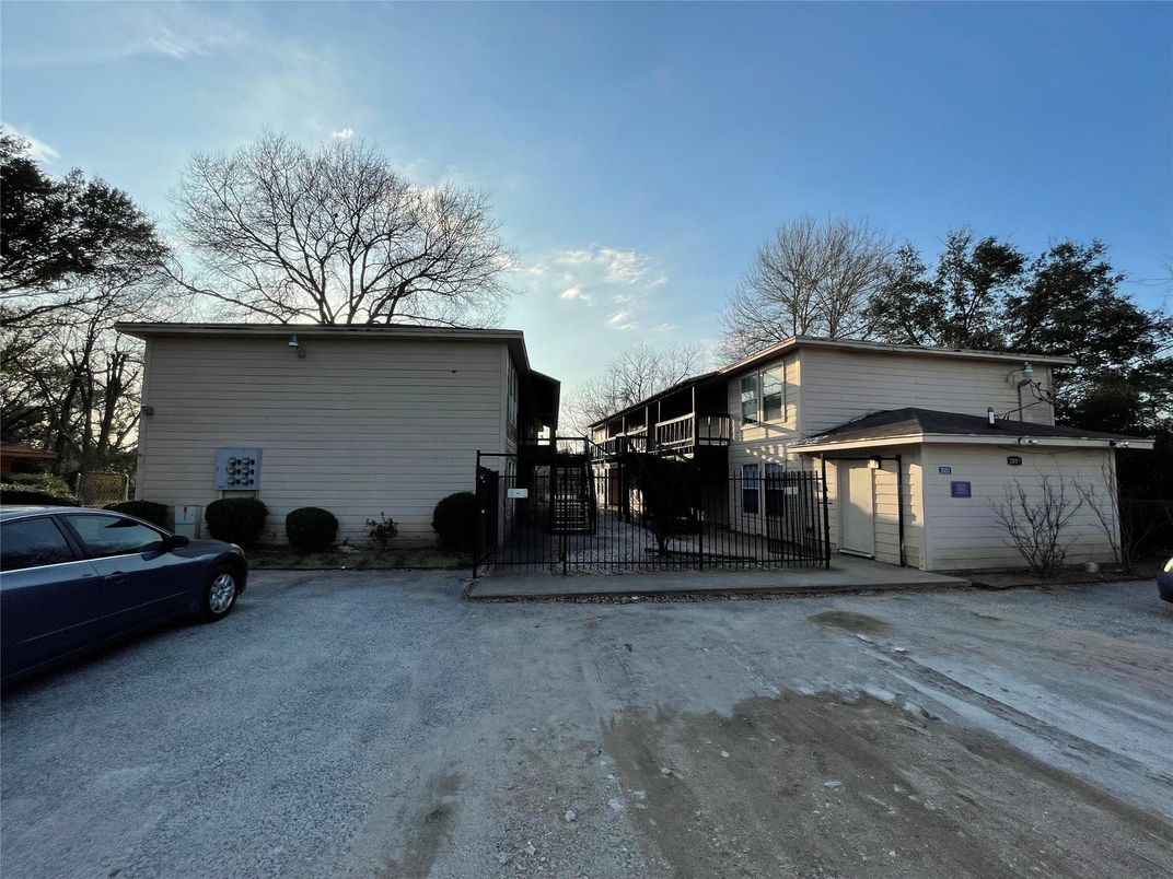 Detached Garage, Exterior