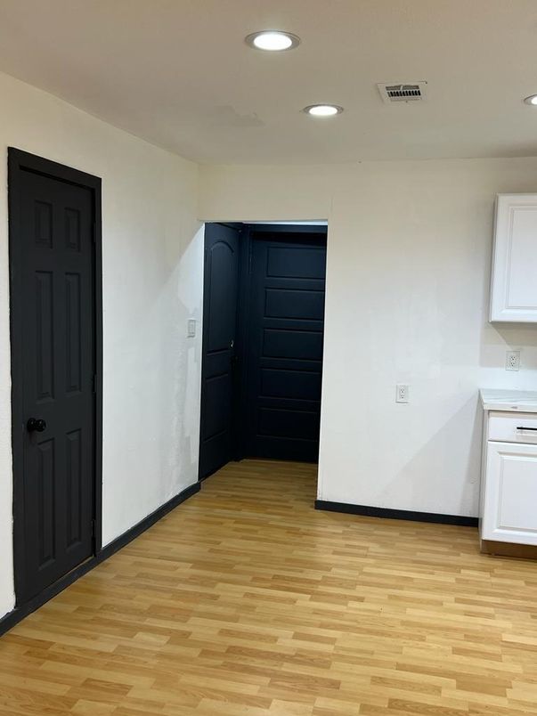 Empty room, Interior, Recessed Lighting, Wood Texture Flooring