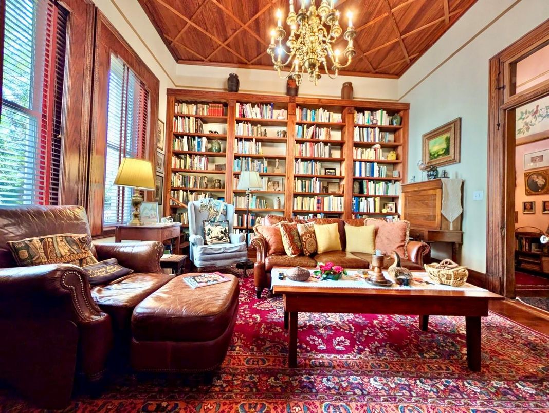 Chandelier, Interior, Living room