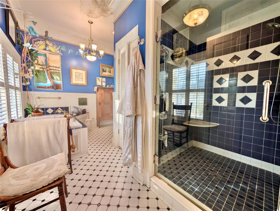 Bathroom, Chandelier, Interior, Pendant Lights