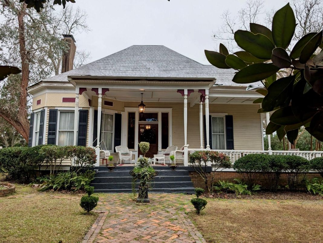 Exterior, Facade, Georgian