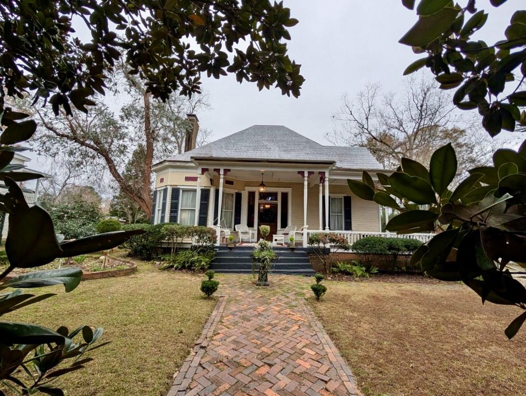 Backyard, Exterior, Facade, French Provincial