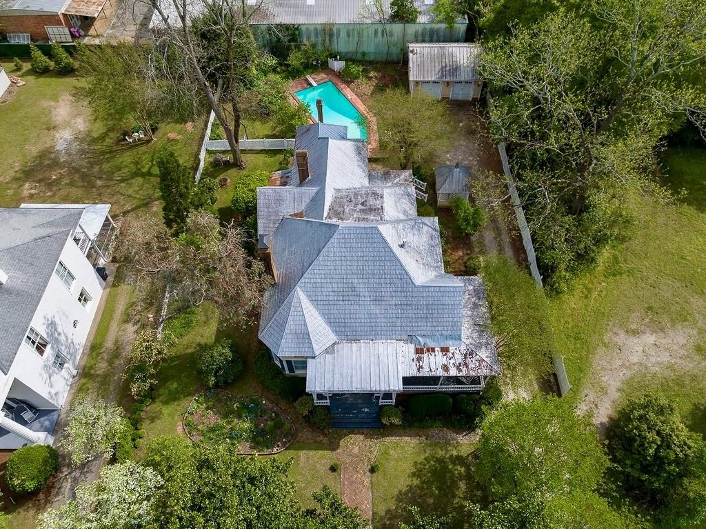 Exterior, Drone