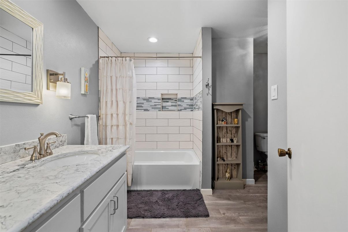 Bathroom, Interior, Recessed Lighting, Wood Texture Flooring