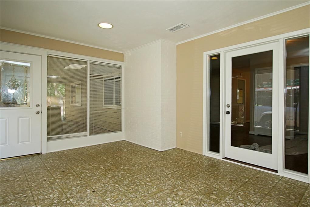 Elevator, Empty room, Interior, Recessed Lighting