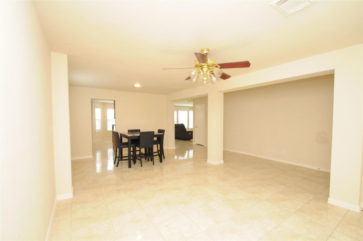 Dining room, Interior, Recessed Lighting
