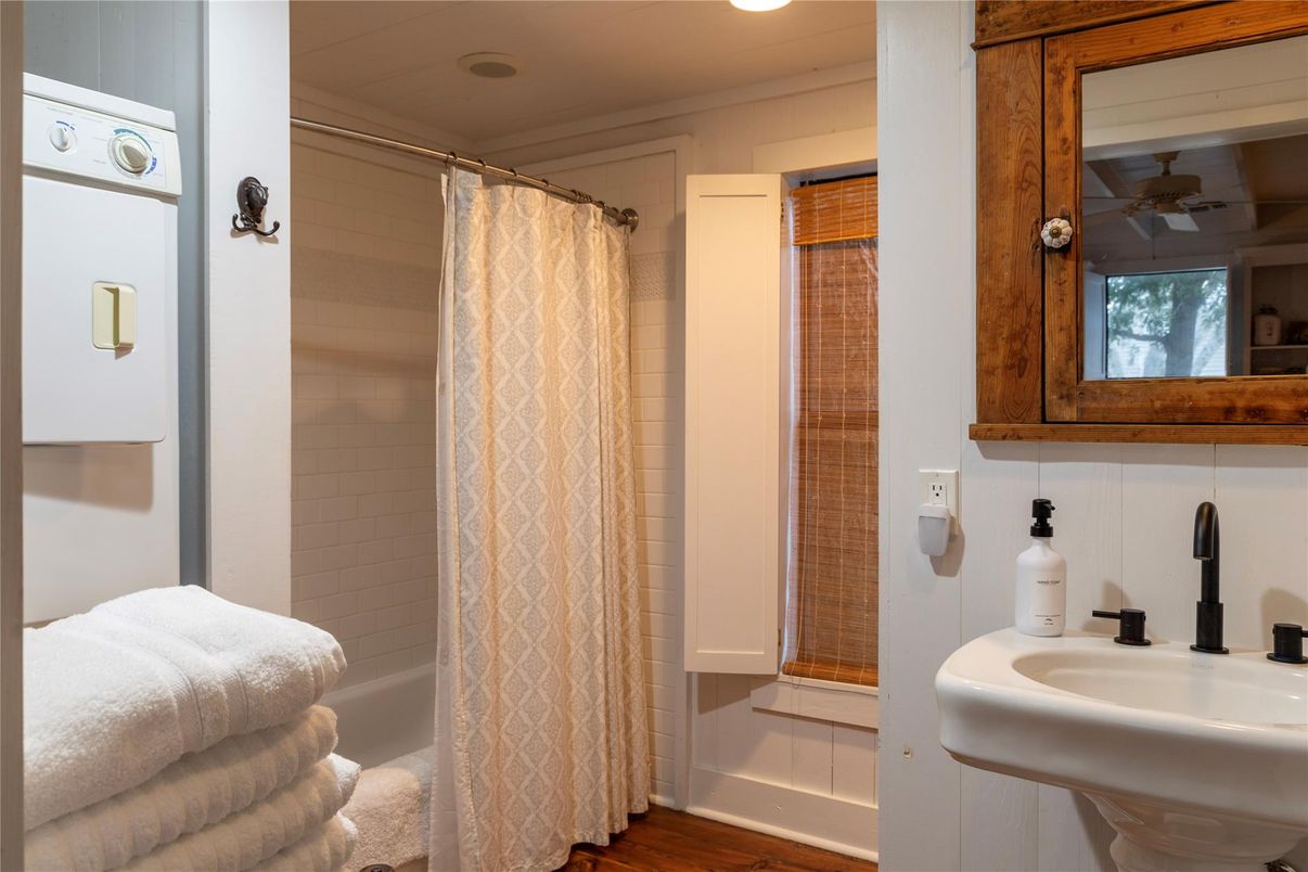Bathroom, Interior, Recessed Lighting, Wood Texture Flooring