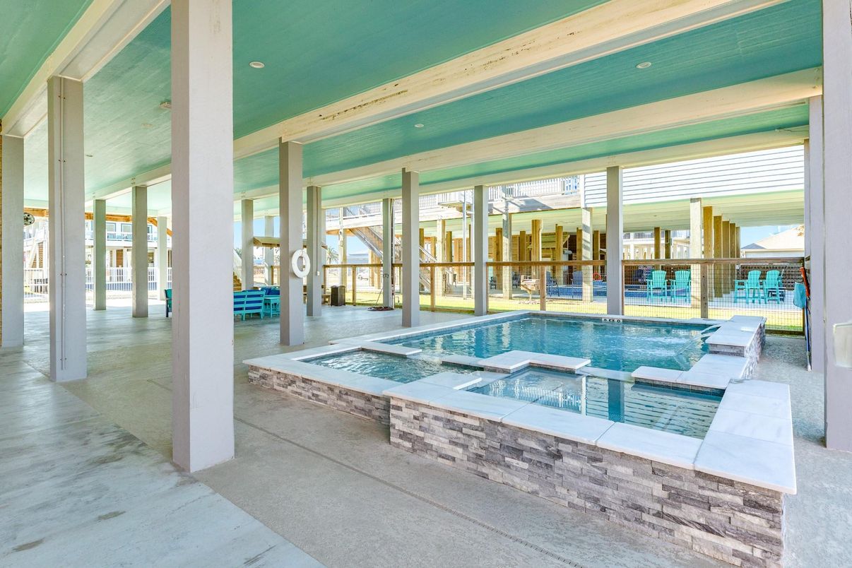 Exterior, Pool