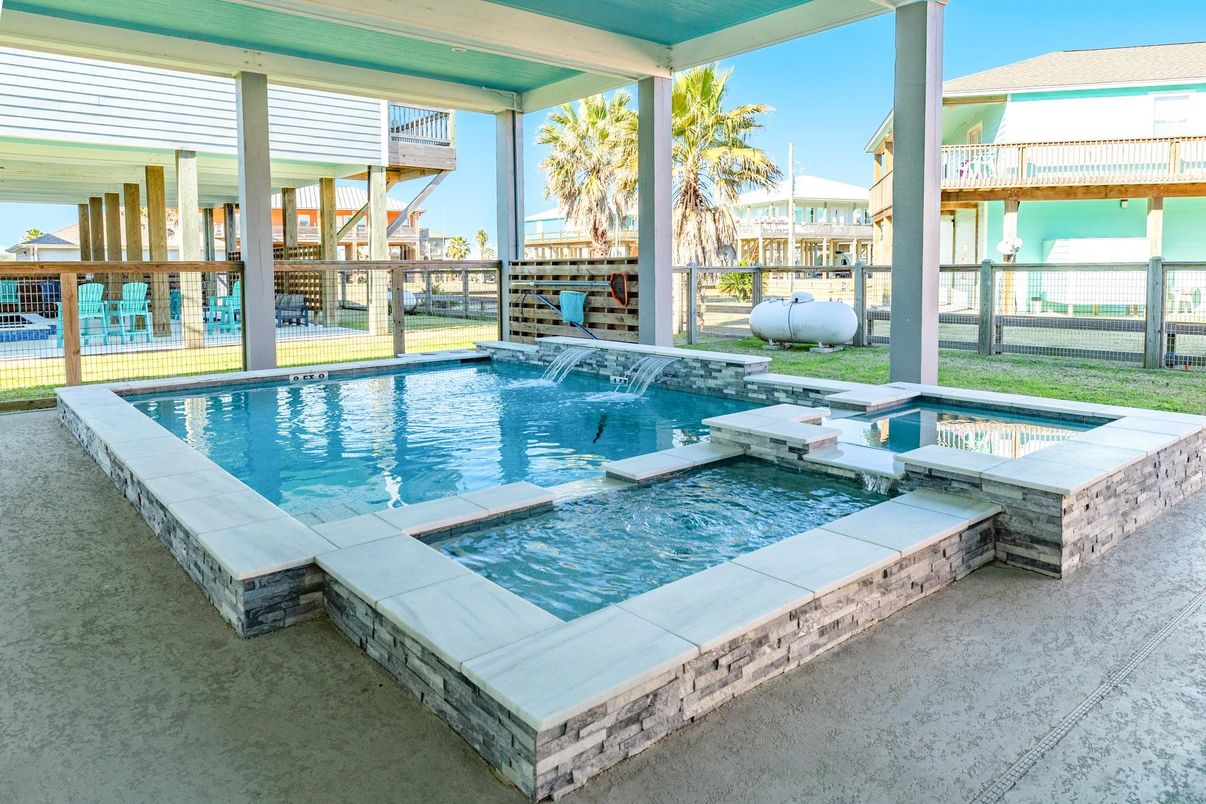Exterior, Pool