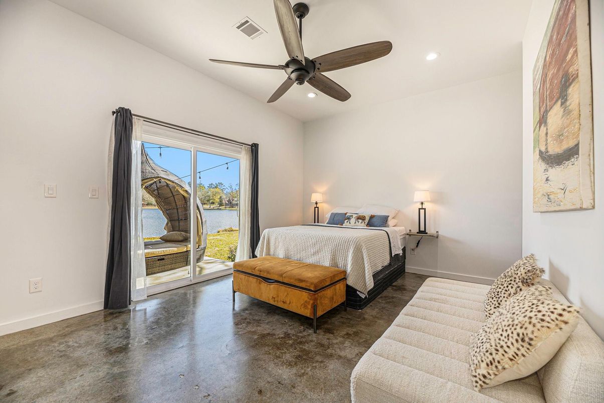 Bedroom, Interior, Recessed Lighting, Water