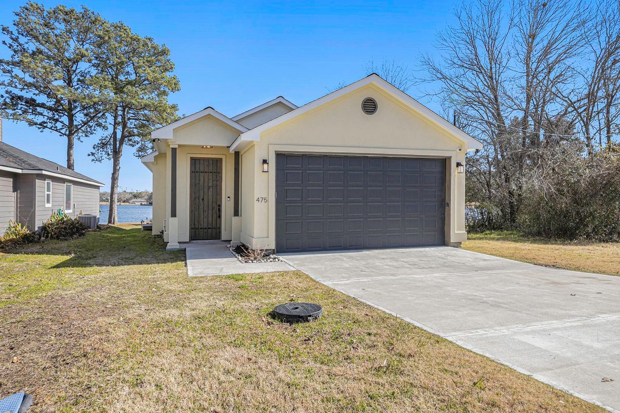Attached, Exterior, Facade, Ranch