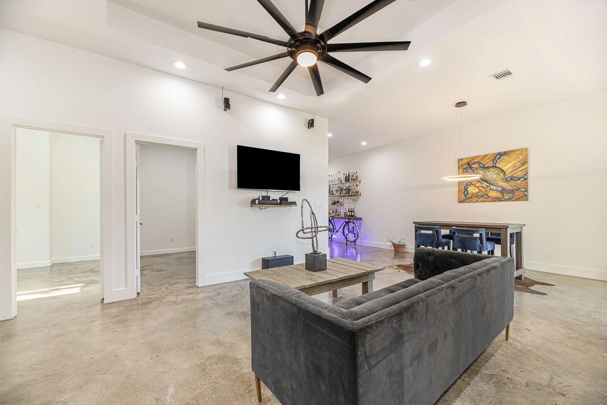 Interior, Living room, Pendant Lights, Recessed Lighting