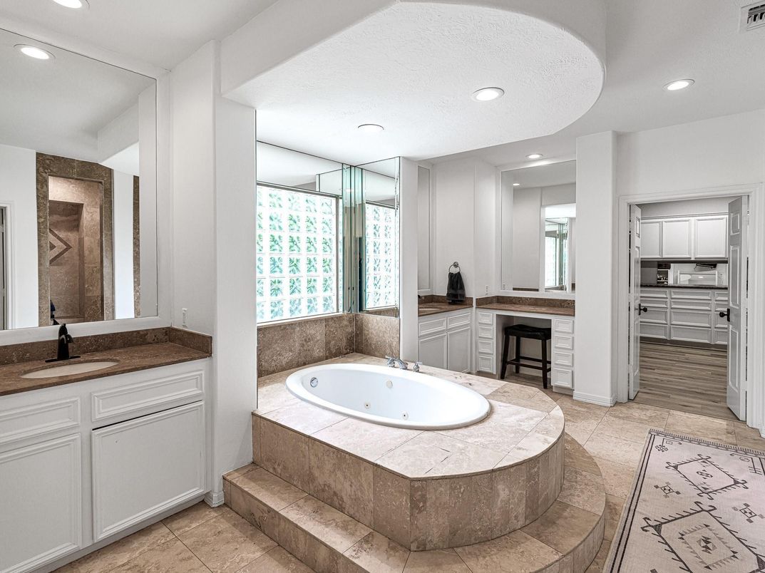 Bathroom, Interior, Recessed Lighting