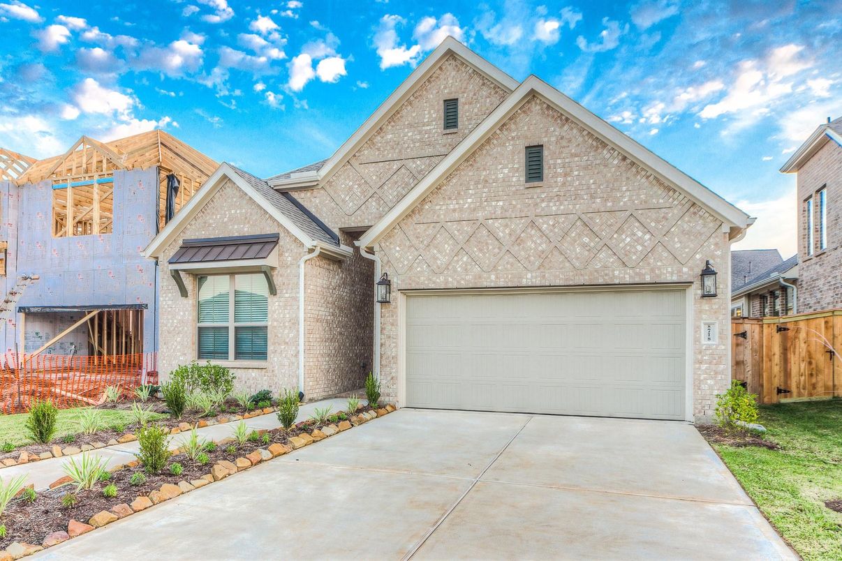 Attached, Exterior, Facade, Brick Traditional