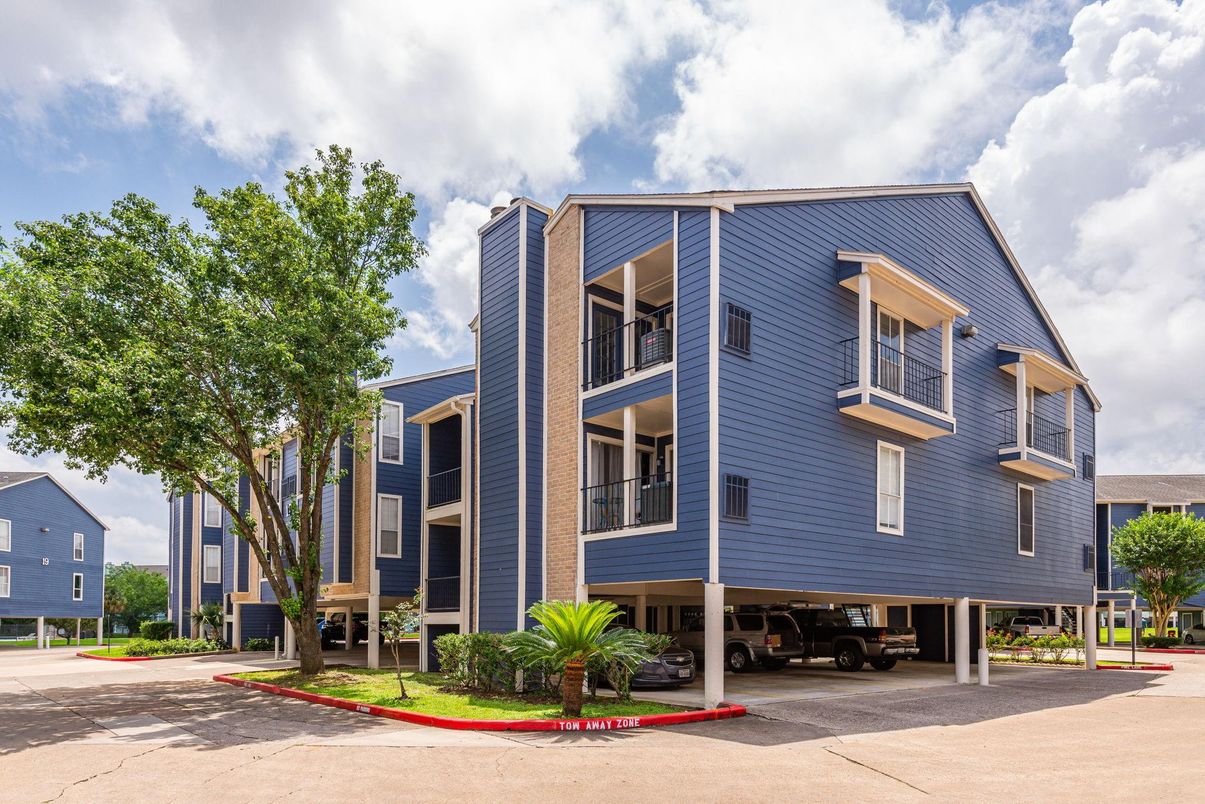 Exterior, Facade, Rowhouse