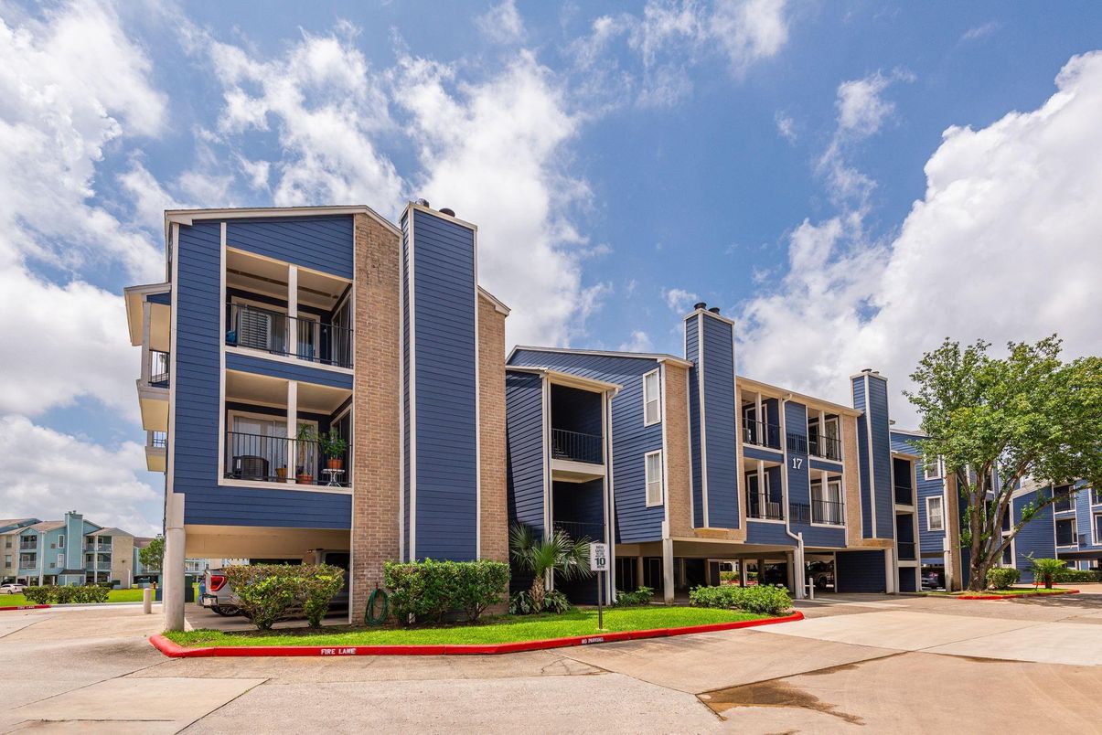 Exterior, Facade, Rowhouse