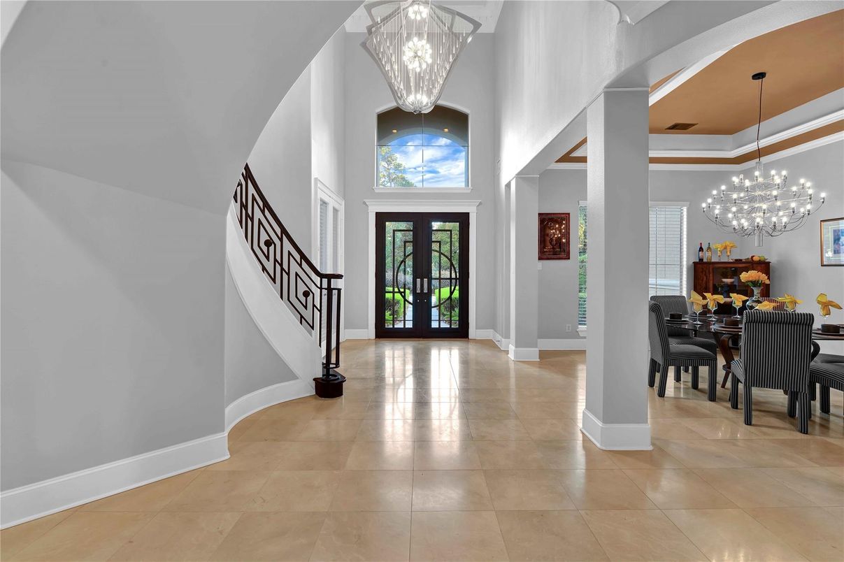 Chandelier, Dining room, Interior, Pendant Lights