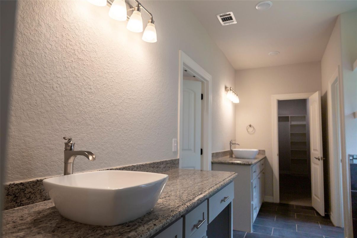 Bathroom, Dual Sink Vanities, Interior, Recessed Lighting