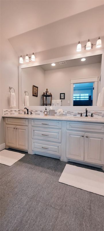 Bathroom, Dual Sink Vanities, Interior, Recessed Lighting