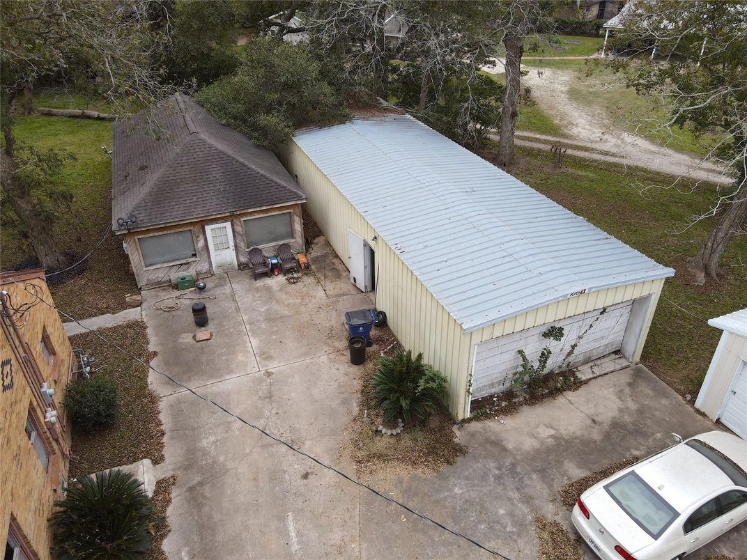 Exterior, Drone
