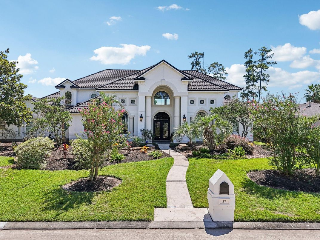 Exterior, Facade, Mediterranean