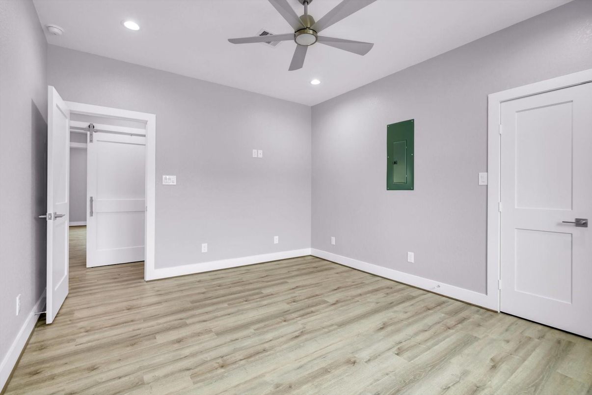 Empty room, Interior, Recessed Lighting, Wood Texture Flooring