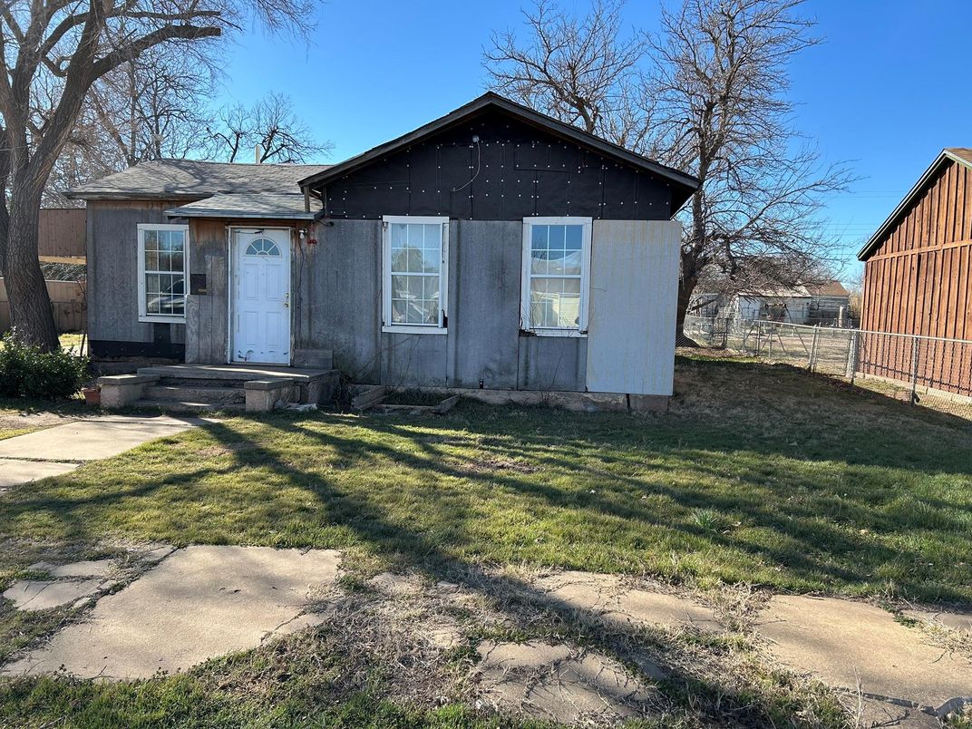 Backyard, Exterior, Facade, Split Level