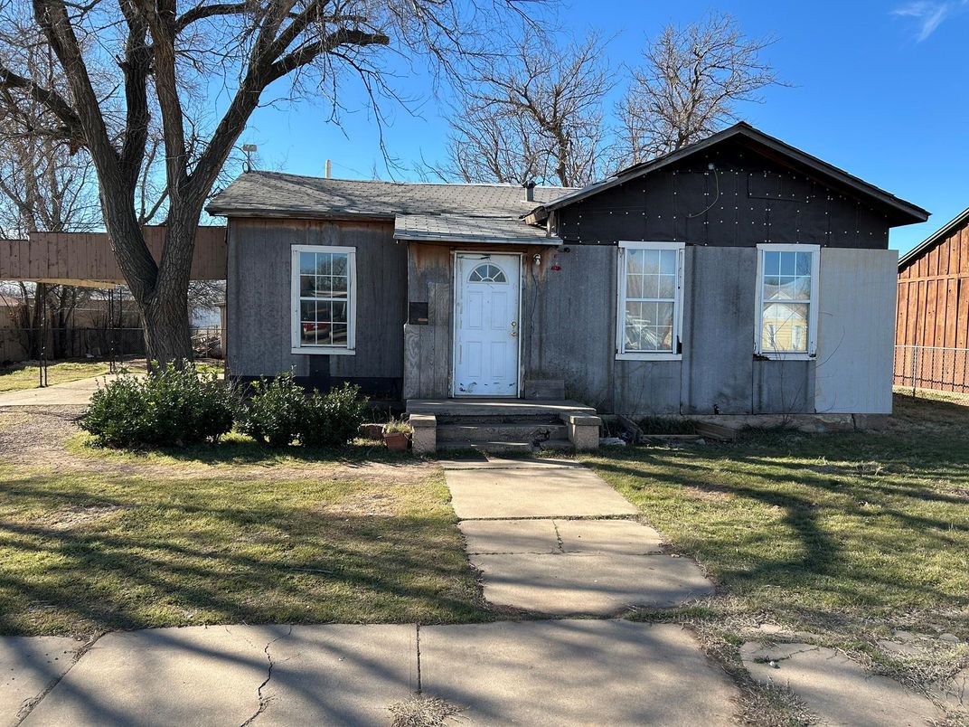 Exterior, Facade, Ranch