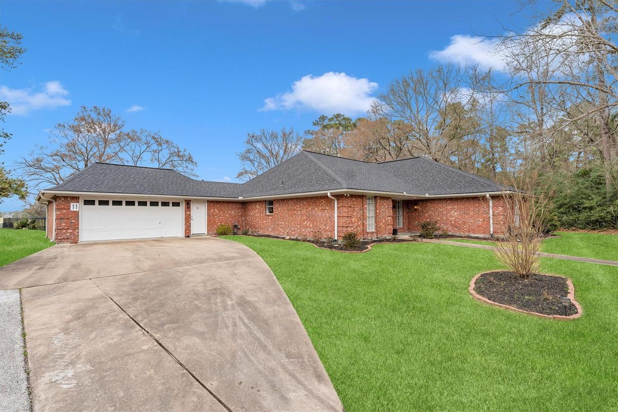 Attached, Exterior, Facade, Brick Facade, Ranch