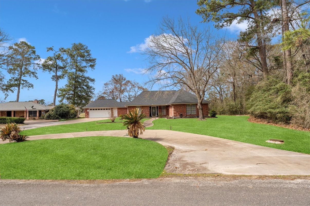 Attached, Exterior, Facade, Brick Facade, Ranch