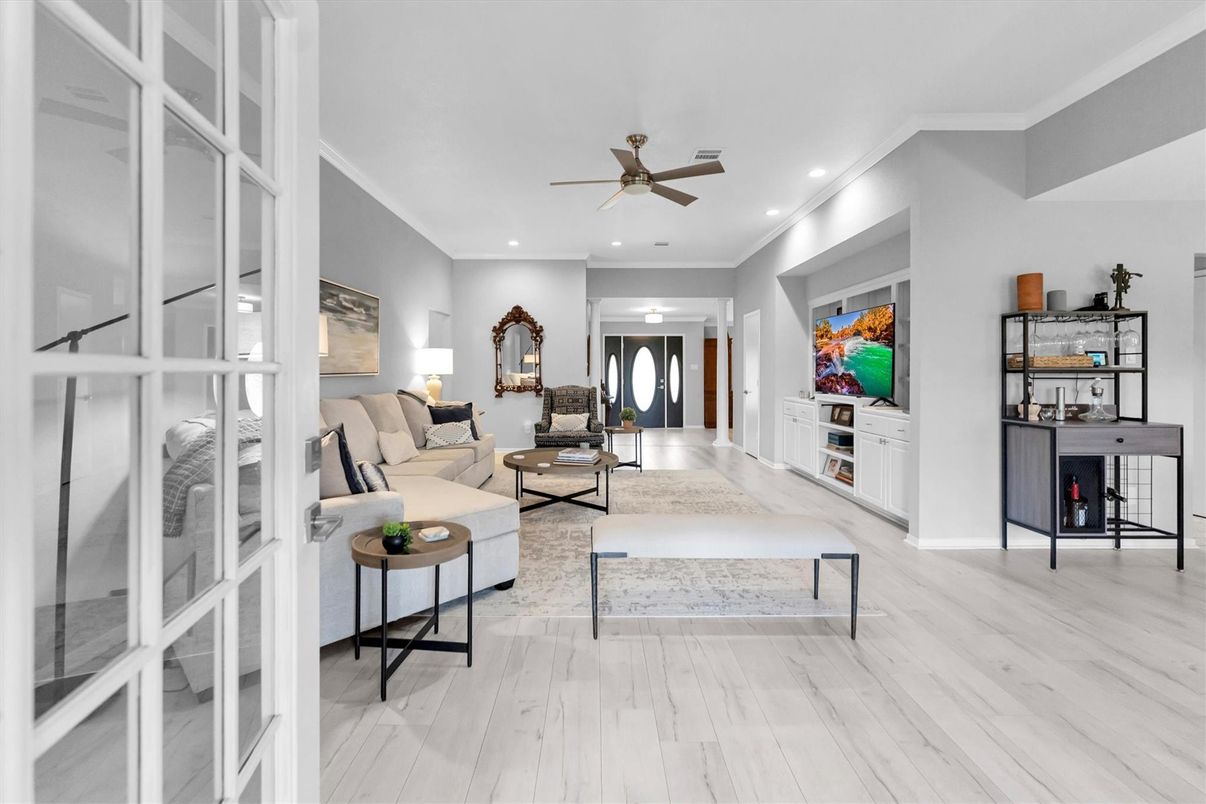 Interior, Living room, Recessed Lighting, Wood Texture Flooring