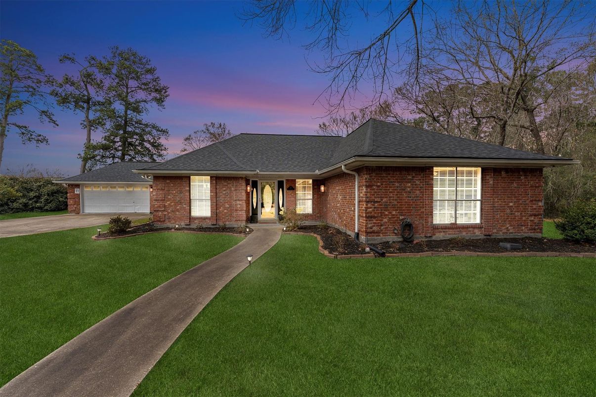 Attached, Exterior, Facade, Brick Facade, Ranch