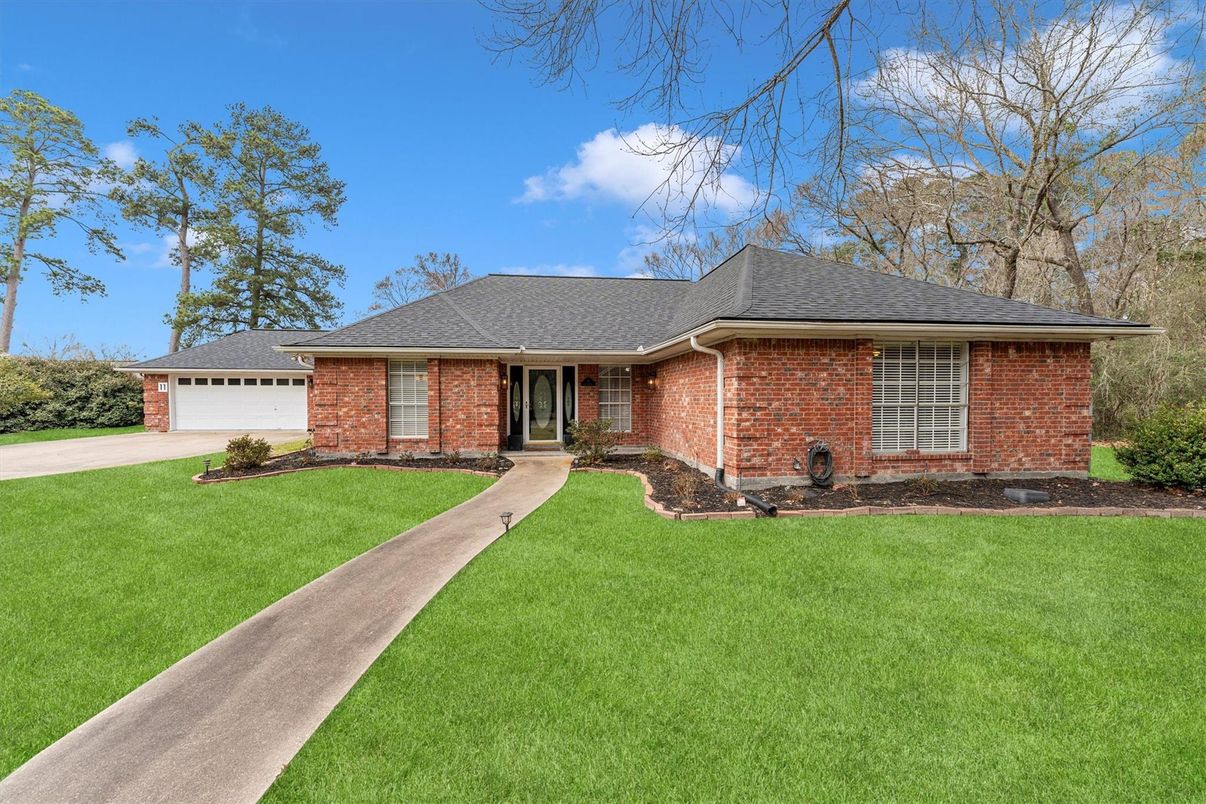 Attached, Exterior, Facade, Brick Facade, Ranch