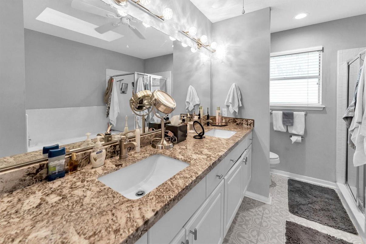 Bathroom, Dual Sink Vanities, Interior, Recessed Lighting
