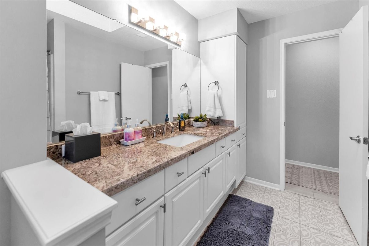 Bathroom, Dual Sink Vanities, Interior