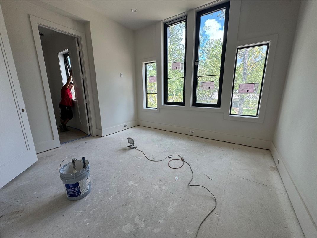 Empty room, Interior