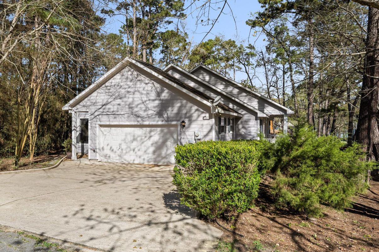 Detached Garage, Exterior