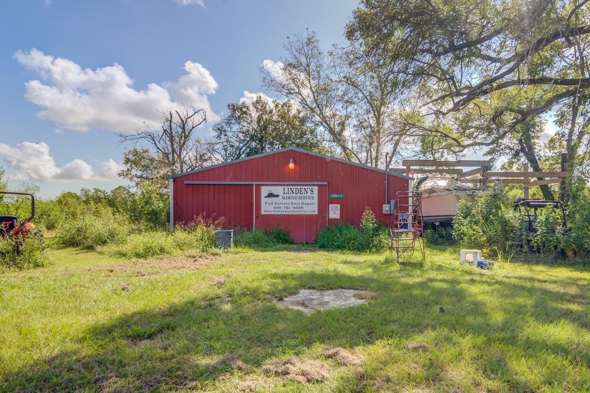 Backyard, Detached Garage, Exterior