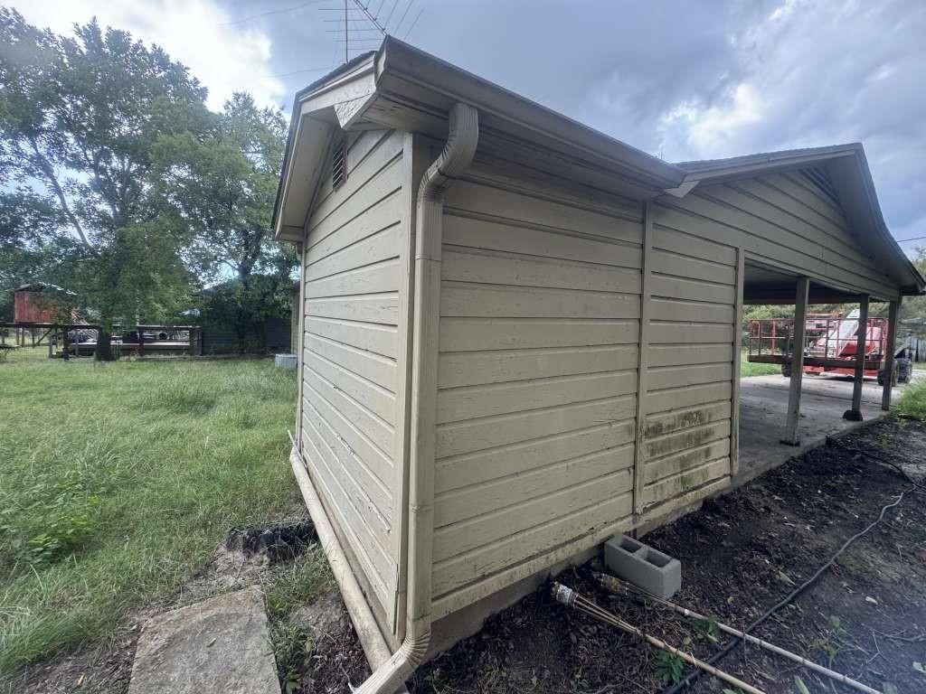 Backyard, Exterior