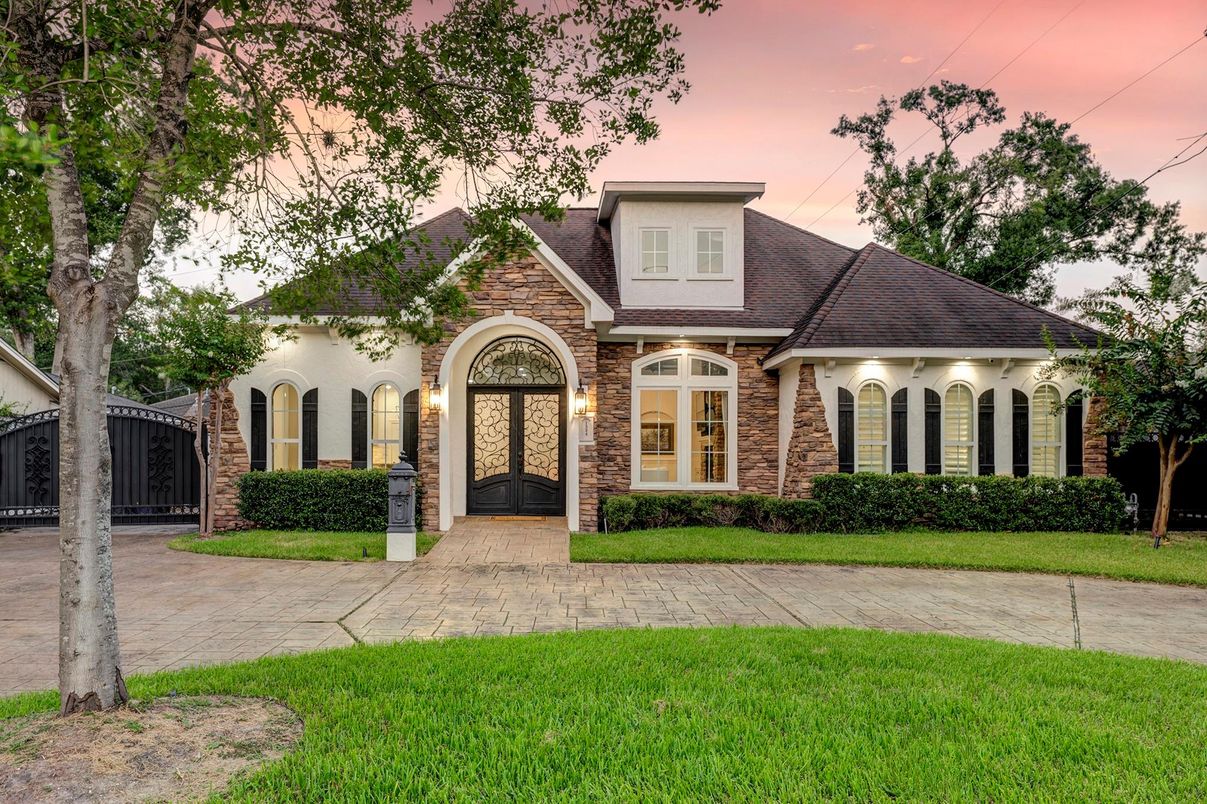Exterior, Facade, Brick Facade, French Provincial