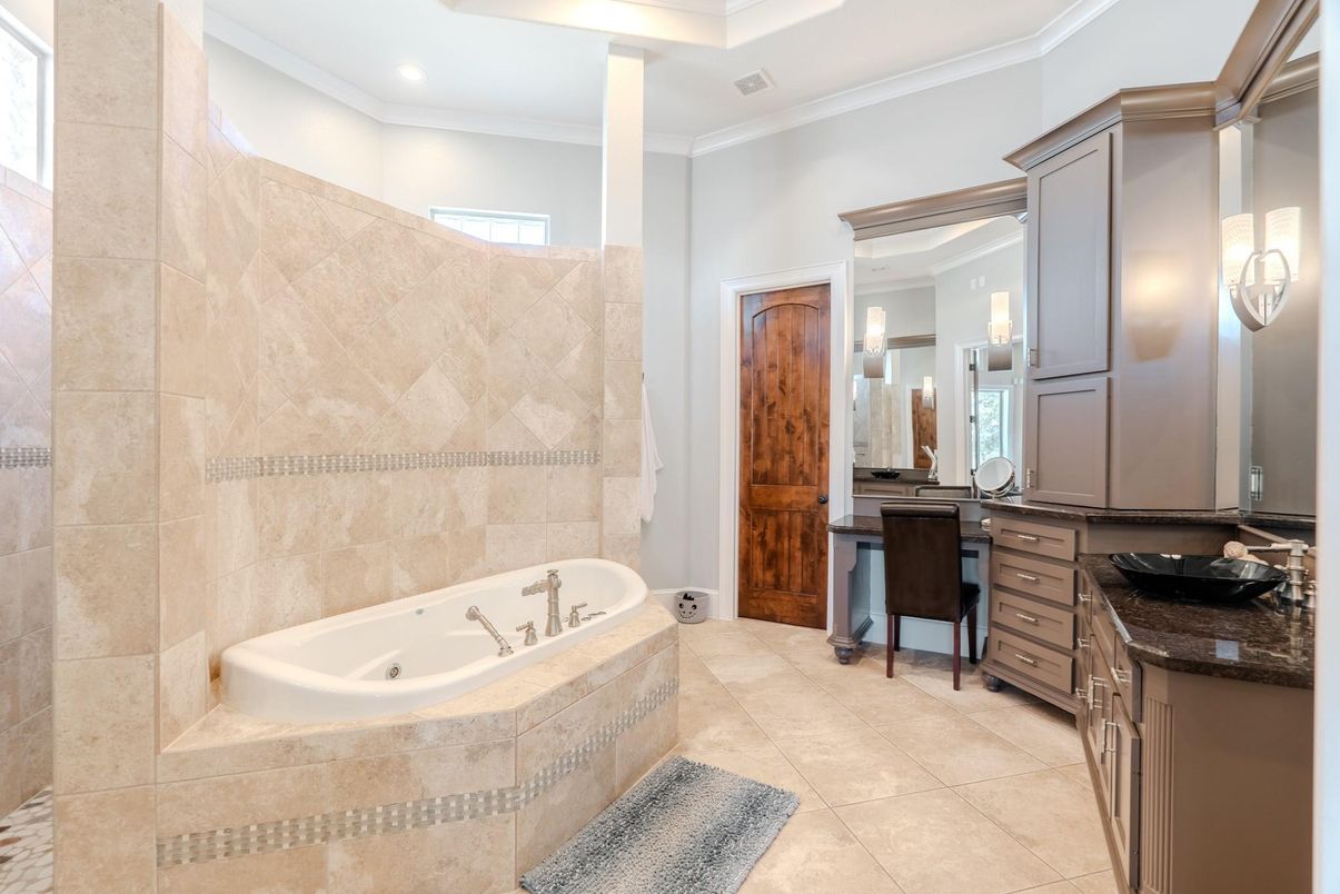 Bathroom, Interior, Recessed Lighting